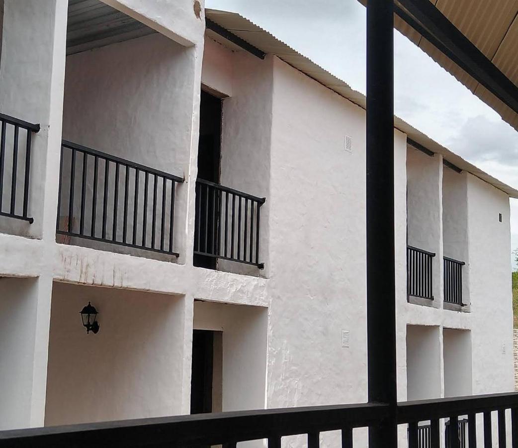 Cosmos Tatacoa Hotel Villavieja Bagian luar foto