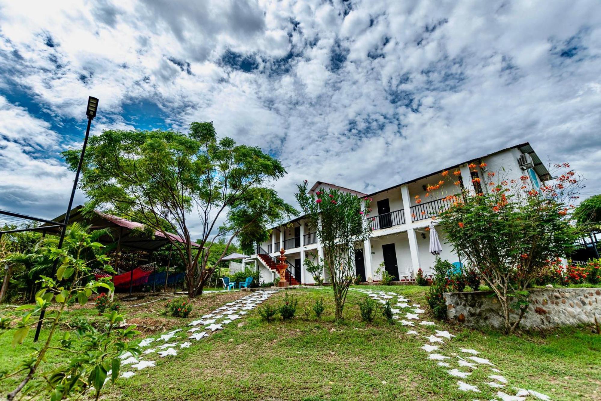 Cosmos Tatacoa Hotel Villavieja Bagian luar foto